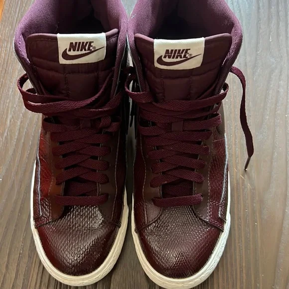 Nike | Shoes | Nike Womens 95 Blazer Mid Leather Burgundy  display picture 1
